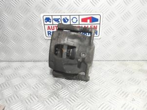 Gebruikte Remklauw (Tang) rechts-voor Mercedes B (W246) 1.6 B-200 BlueEFFICIENCY Turbo 16V Prijs € 39,00 Margeregeling aangeboden door Automaterialen Ronald Morien B.V.