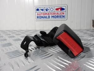 Gebruikte Veiligheidsgordel Insteek midden-achter BMW 5 serie Touring (G31) 523d 2.0 TwinPower Turbo 16V Prijs € 19,00 Inclusief btw aangeboden door Automaterialen Ronald Morien B.V.