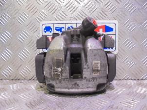 Używane Zacisk hamulcowy lewy przód Peugeot Partner (EA//EF/EN/EU) 1.5 BlueHDi 130 Cena € 49,00 Procedura marży oferowane przez Automaterialen Ronald Morien B.V.