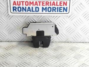 Gebruikte Achterklep Slotmechaniek Peugeot 208 I (CA/CC/CK/CL) 1.2 12V e-THP PureTech 110 Prijs € 15,00 Margeregeling aangeboden door Automaterialen Ronald Morien B.V.