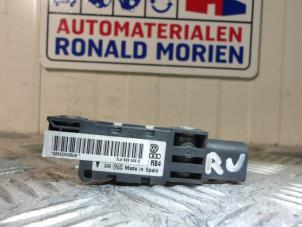 Begagnade Airbagmodul Volkswagen Phaeton (3D) 3.2 V6 30V 4Motion Lang Pris € 35,00 Marginaltabell erbjuds av Automaterialen Ronald Morien B.V.