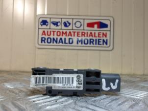 Begagnade Airbagmodul Volkswagen Phaeton (3D) 3.2 V6 30V 4Motion Lang Pris € 35,00 Marginaltabell erbjuds av Automaterialen Ronald Morien B.V.