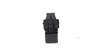 Gebruikte Handrem schakelaar Opel Insignia Country Tourer 2.0 CDTI 16V 130 ecoFLEX Prijs € 10,00 Margeregeling aangeboden door Automaterialen Ronald Morien B.V.