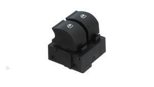 Gebruikte Combischakelaar ramen Fiat Punto Evo (199) 1.3 JTD Multijet 85 16V Euro 5 Prijs € 15,00 Margeregeling aangeboden door Automaterialen Ronald Morien B.V.