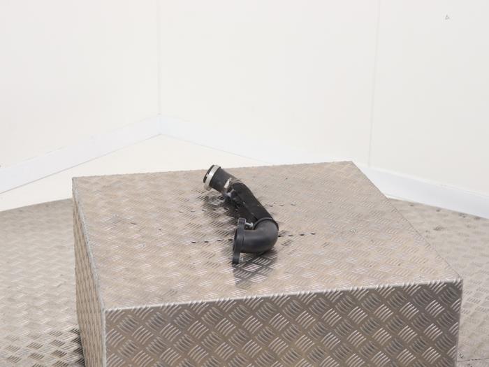 Turborör från en Audi A4 Allroad Quattro (B8) 2.0 TDI 16V 2016