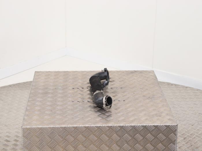 Turborör från en Audi A4 Allroad Quattro (B8) 2.0 TDI 16V 2016