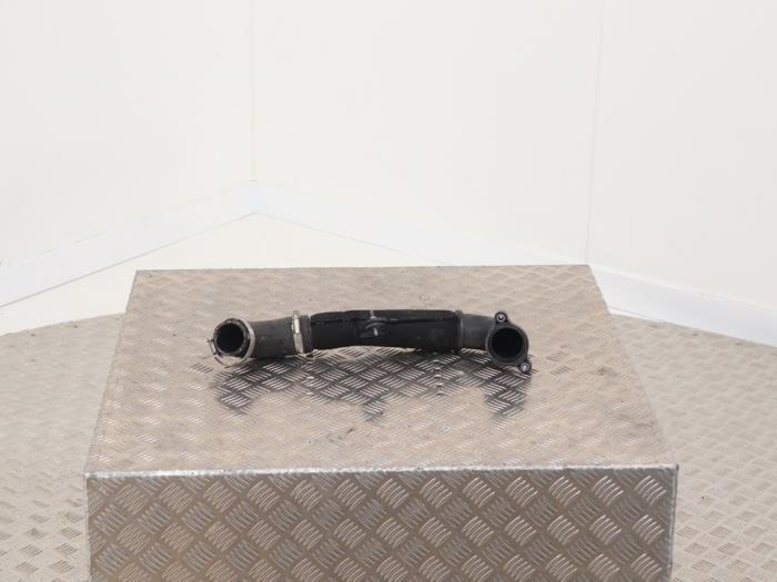 Turborör från en Audi A4 Allroad Quattro (B8) 2.0 TDI 16V 2016