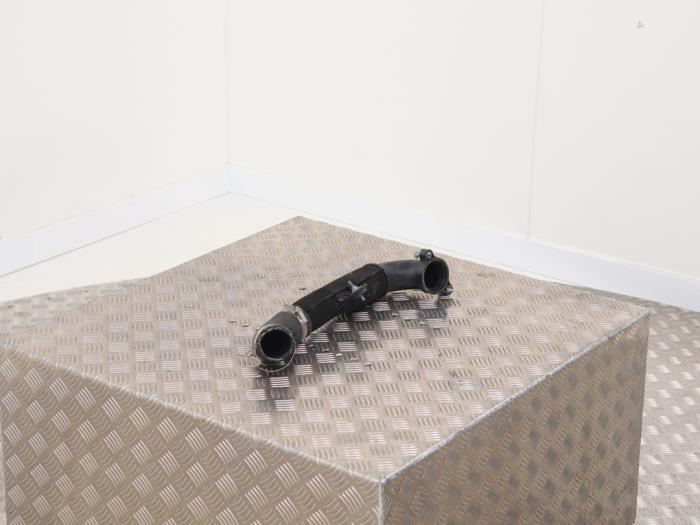 Turborör från en Audi A4 Allroad Quattro (B8) 2.0 TDI 16V 2016