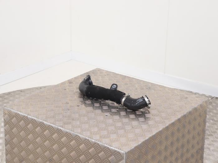 Turborör från en Audi A4 Allroad Quattro (B8) 2.0 TDI 16V 2016