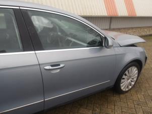 Begagnade Framdörr, 4-dörrars, höger Volkswagen Passat (3C2) 2.0 TDI 16V 140 Pris € 149,00 Marginaltabell erbjuds av Automaterialen Ronald Morien B.V.