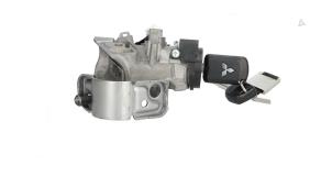 Begagnade Tändningslås + nyckel Mitsubishi Space Star (A0) 1.2 12V Pris € 35,00 Marginaltabell erbjuds av Automaterialen Ronald Morien B.V.