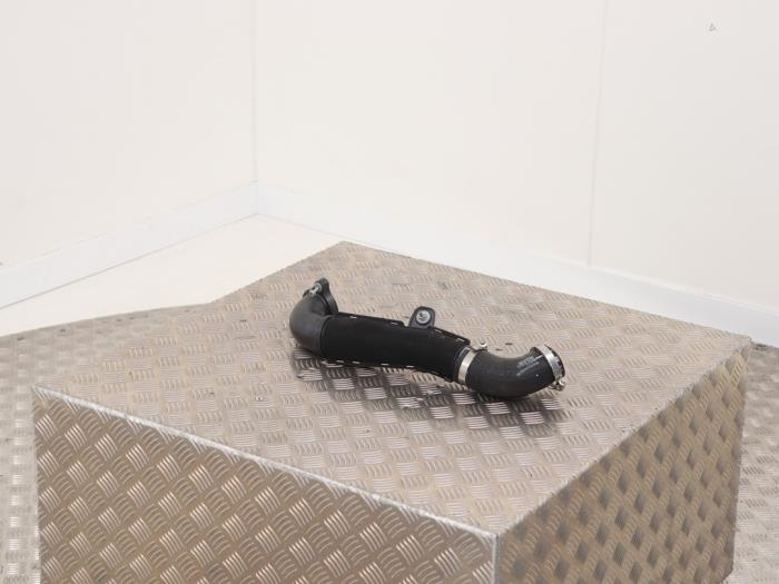 Turborör från en Audi A4 Allroad Quattro (B8) 2.0 TDI 16V 2016