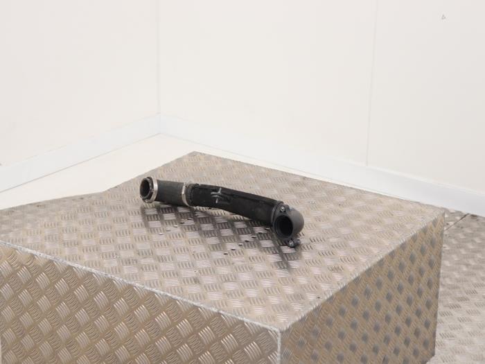 Turborör från en Audi A4 Allroad Quattro (B8) 2.0 TDI 16V 2016