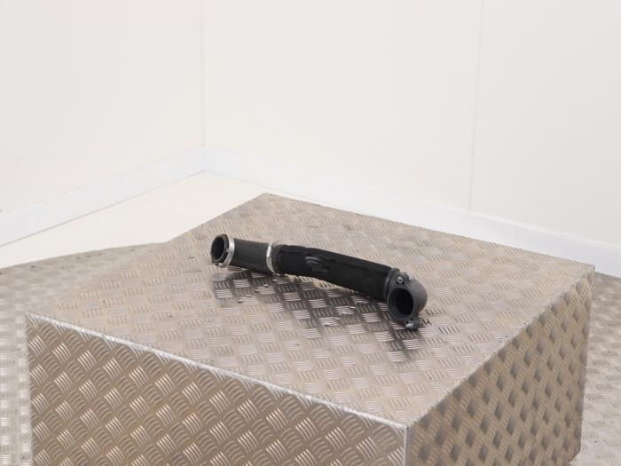 Turborör från en Audi A4 Allroad Quattro (B8) 2.0 TDI 16V 2016