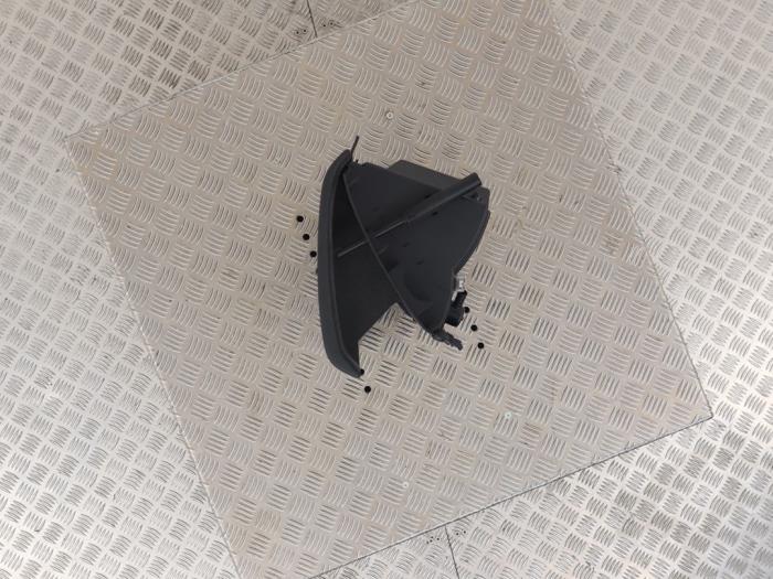 Handskfack från en Porsche Cayenne (9PA) 4.5 S V8 32V 2003