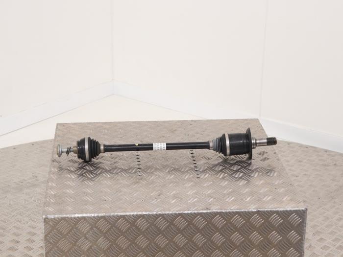 Drivaxel, vänster bak från en BMW 3 serie Touring (G21) 320i 2.0 TwinPower Turbo 16V 2019