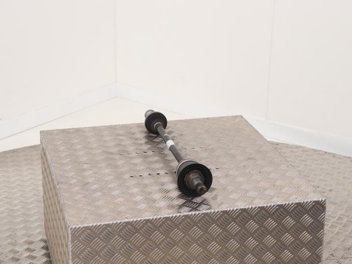 Drivaxel, vänster bak från en BMW 3 serie Touring (G21) 320i 2.0 TwinPower Turbo 16V 2019