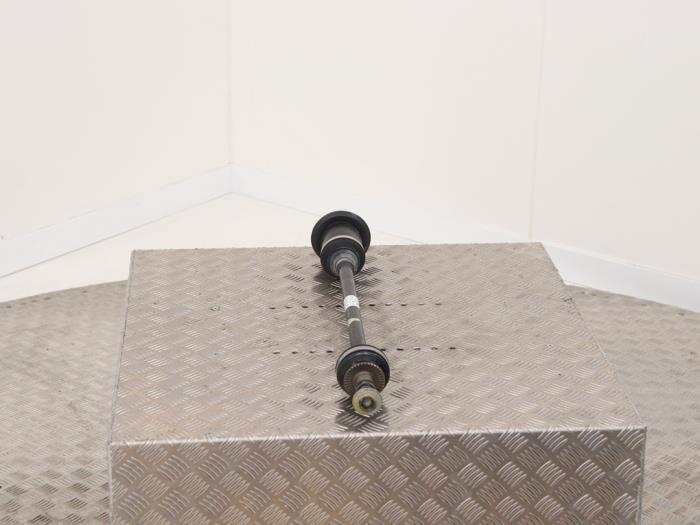 Drivaxel, vänster bak från en BMW 3 serie Touring (G21) 320i 2.0 TwinPower Turbo 16V 2019