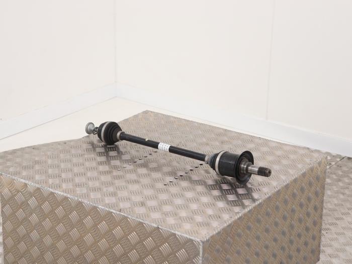 Drivaxel, vänster bak från en BMW 3 serie Touring (G21) 320i 2.0 TwinPower Turbo 16V 2019