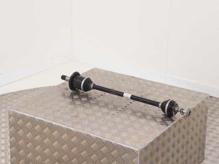 Drivaxel, höger bak från en BMW 3 serie Touring (G21) 320i 2.0 TwinPower Turbo 16V 2019