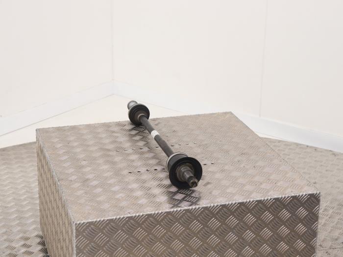 Drivaxel, höger bak från en BMW 3 serie Touring (G21) 320i 2.0 TwinPower Turbo 16V 2019