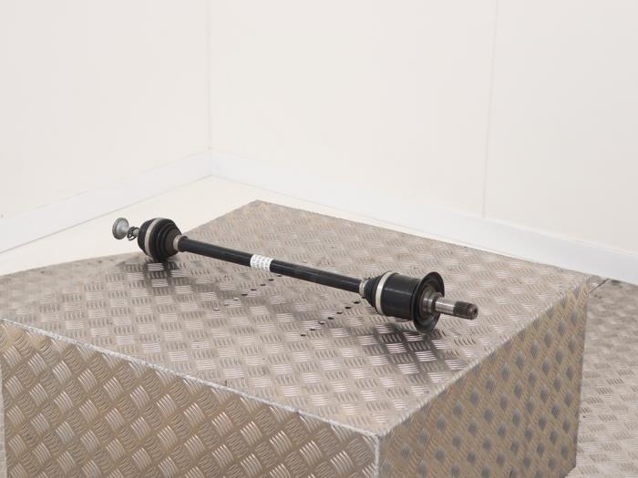 Drivaxel, höger bak från en BMW 3 serie Touring (G21) 320i 2.0 TwinPower Turbo 16V 2019