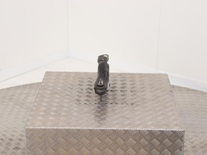 Bakre gaffelben, vänster från en BMW 3 serie Touring (G21) 320i 2.0 TwinPower Turbo 16V 2019