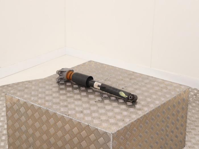 Stötdämpare, vänster bak från en BMW 3 serie Touring (G21) 320i 2.0 TwinPower Turbo 16V 2019