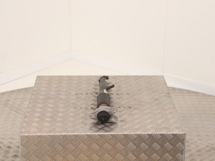 Stötdämpare, vänster bak från en BMW 3 serie Touring (G21) 320i 2.0 TwinPower Turbo 16V 2019