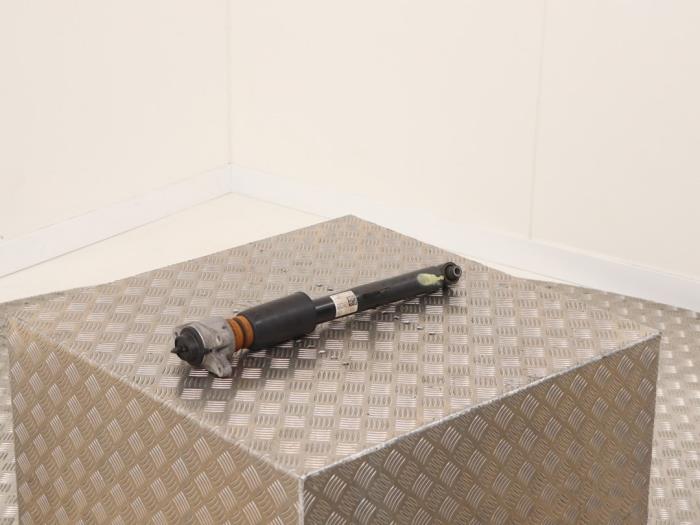 Stötdämpare, vänster bak från en BMW 3 serie Touring (G21) 320i 2.0 TwinPower Turbo 16V 2019