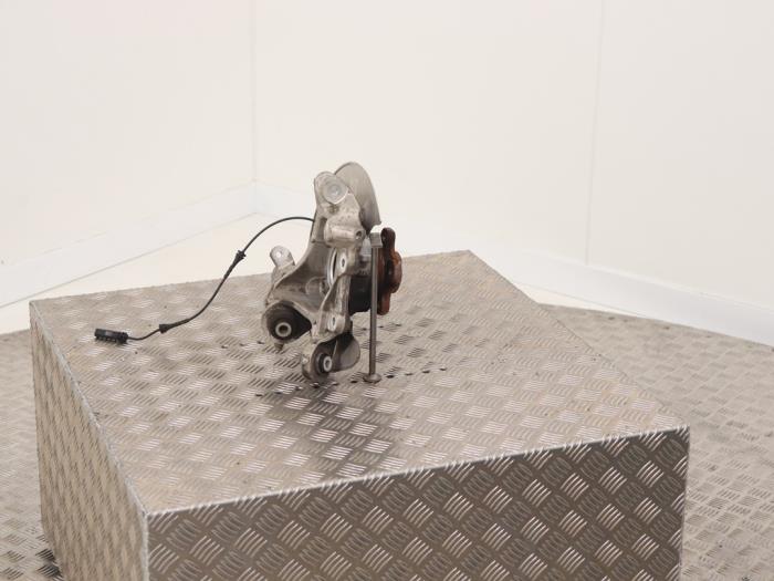 Spindel, vänster bak från en BMW 3 serie Touring (G21) 320i 2.0 TwinPower Turbo 16V 2019