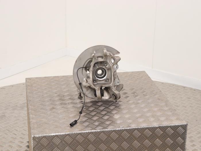 Spindel, vänster bak från en BMW 3 serie Touring (G21) 320i 2.0 TwinPower Turbo 16V 2019