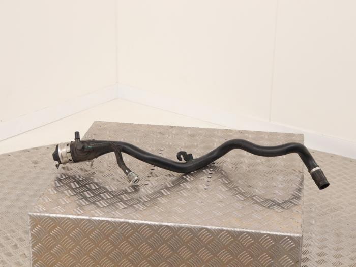 Påfyllningsrör, bränsletank från en BMW 3 serie Touring (G21) 320i 2.0 TwinPower Turbo 16V 2019