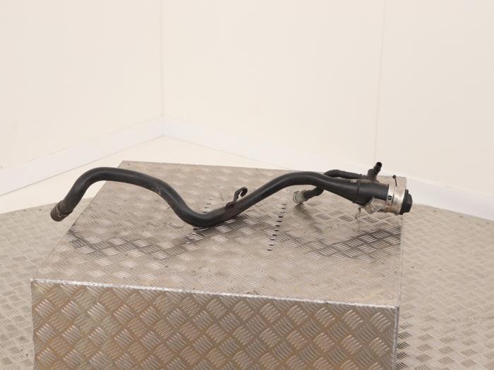 Påfyllningsrör, bränsletank från en BMW 3 serie Touring (G21) 320i 2.0 TwinPower Turbo 16V 2019