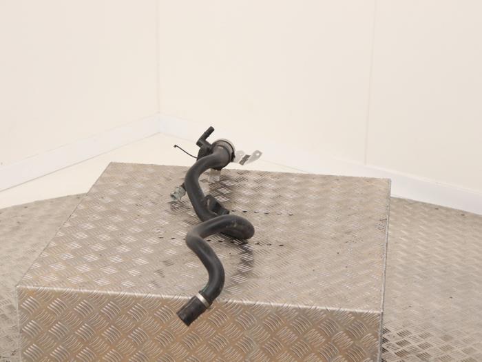 Påfyllningsrör, bränsletank från en BMW 3 serie Touring (G21) 320i 2.0 TwinPower Turbo 16V 2019