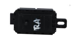 Begagnade Antenn BMW 3 serie Touring (G21) 320i 2.0 TwinPower Turbo 16V Pris € 19,00 Marginaltabell erbjuds av Automaterialen Ronald Morien B.V.