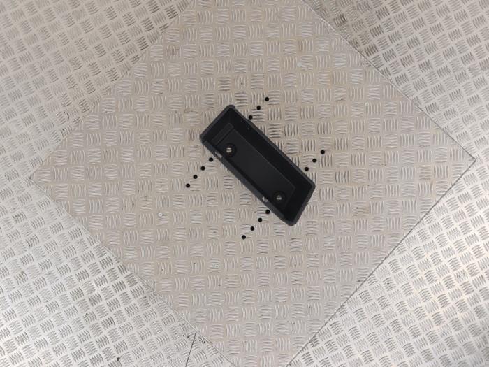 Förvaringsfack från en BMW 3 serie Touring (G21) 320i 2.0 TwinPower Turbo 16V 2019