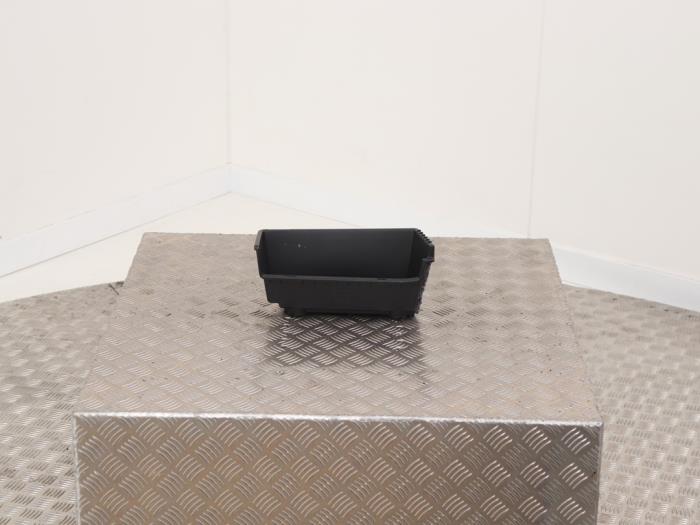 Förvaringsfack från en BMW 3 serie Touring (G21) 320i 2.0 TwinPower Turbo 16V 2019