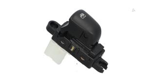 Begagnade Brytare, eldrivna fönster Renault Koleos II (RZGH) 2.0 dCi Pris € 15,00 Inklusive moms erbjuds av Automaterialen Ronald Morien B.V.