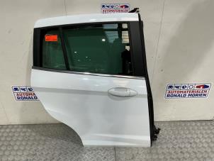 Używane Drzwi prawe tylne wersja 4-drzwiowa Ford B-Max (JK8) 1.0 EcoBoost 12V 100 Cena € 245,00 Procedura marży oferowane przez Automaterialen Ronald Morien B.V.