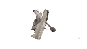 Używane Zawias pokrywy silnika Audi A8 (D3) 3.7 V8 40V Quattro Cena € 19,00 Procedura marży oferowane przez Automaterialen Ronald Morien B.V.