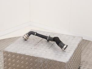 Gebruikte Luchtinlaat slang Renault Megane IV Estate (RFBK) 1.3 TCE 160 16V Prijs € 75,00 Margeregeling aangeboden door Automaterialen Ronald Morien B.V.