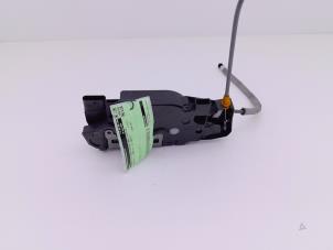 Gebruikte Deurslot Mechaniek 4Deurs links-achter Mercedes A Limousine (177.1) 1.3 A-180 Turbo Prijs € 49,00 Margeregeling aangeboden door Automaterialen Ronald Morien B.V.