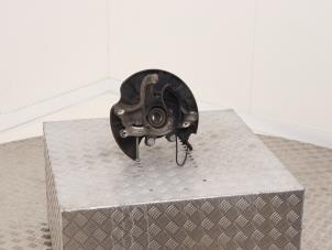 Gebruikte Fusee rechts-achter Mercedes S AMG (C217) 5.5 S-63 AMG V8 32V Biturbo 4-Matic Prijs € 225,00 Margeregeling aangeboden door Automaterialen Ronald Morien B.V.