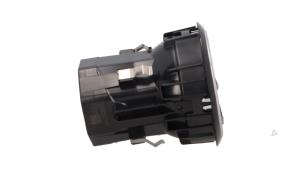 Gebruikte Luchtrooster Dashboard Mercedes B (W247) 2.0 B-200d Prijs € 19,00 Margeregeling aangeboden door Automaterialen Ronald Morien B.V.