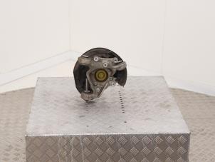 Gebruikte Fusee rechts-achter Mercedes B (W247) 2.0 B-200d Prijs € 95,00 Margeregeling aangeboden door Automaterialen Ronald Morien B.V.