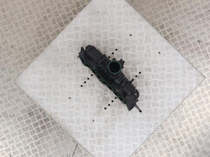 Insugsrör från en Volvo V40 Cross Country (MZ) 2.0 T3 16V 2018