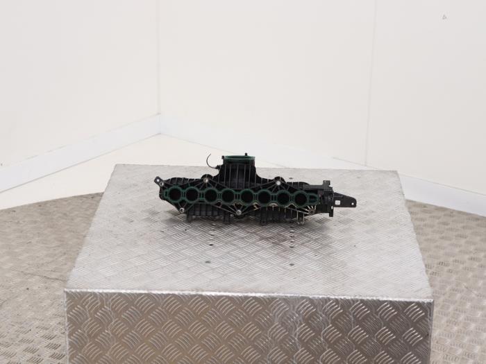 Insugsrör från en Volvo V40 Cross Country (MZ) 2.0 T3 16V 2018