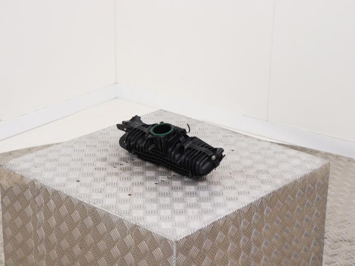 Insugsrör från en Volvo V40 Cross Country (MZ) 2.0 T3 16V 2018