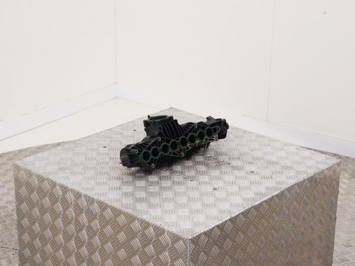 Insugsrör från en Volvo V40 Cross Country (MZ) 2.0 T3 16V 2018